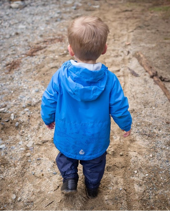 Spring is here! Here are 8 child-friendly springtime activities to enjoy with the whole family.